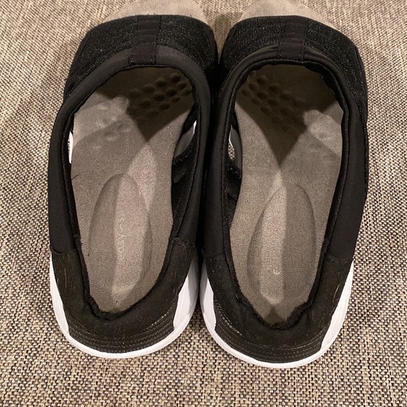 Easy Spirit. Comfortable Sandals, Size 8 - Picture 4 of 7